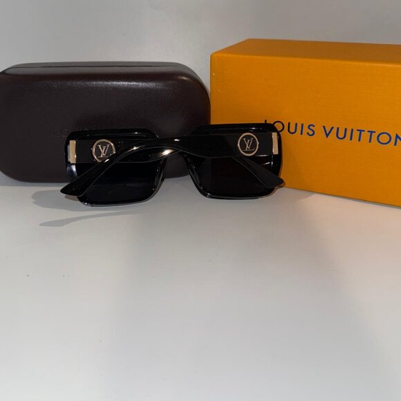 LV Circle Cat Eye Sunglasses S00 - Women - Accessories | LOUIS VUITTON ® - Picture 2 of 4